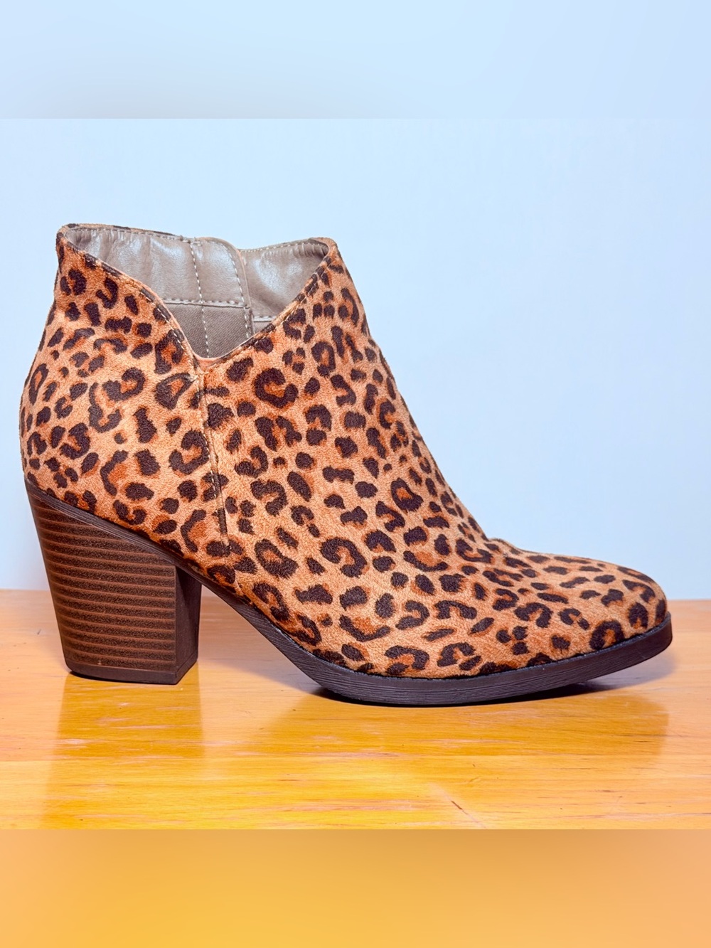 Serra Leopard Print Side Cut Ankle Booties Size 7